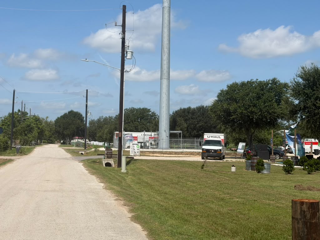 Roadside view near the Big Prayer Museum campus and Gordon Side Road